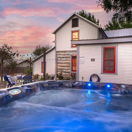 Katarina Haus - Hot Tub & Fire Pit Villa Fredericksburg Ngoại thất bức ảnh